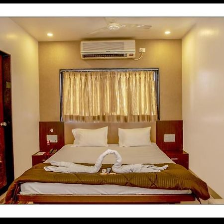 Hotel Sangram Palace Shirur Bagian luar foto