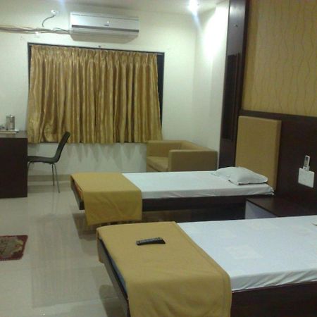 Hotel Sangram Palace Shirur Bagian luar foto
