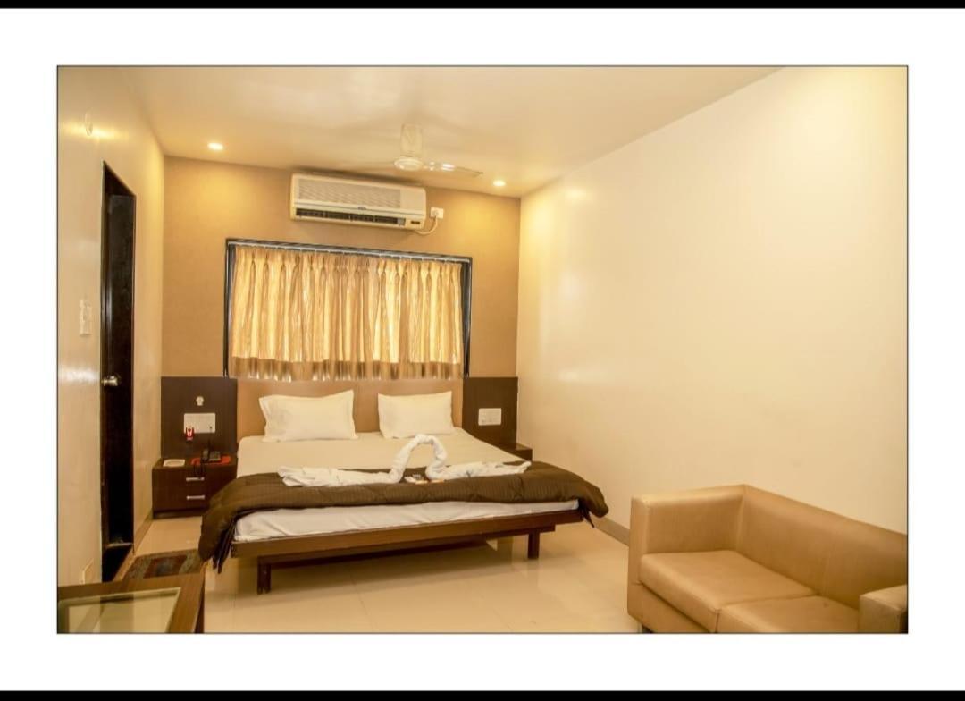 Hotel Sangram Palace Shirur Bagian luar foto