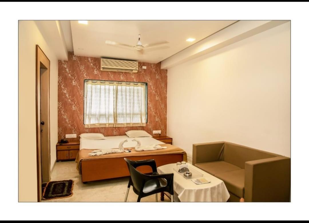 Hotel Sangram Palace Shirur Bagian luar foto