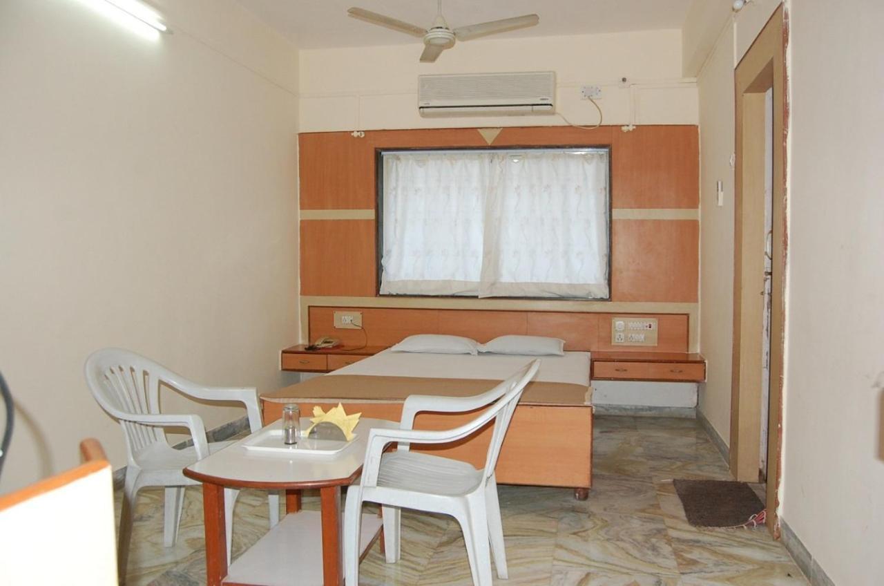 Hotel Sangram Palace Shirur Bagian luar foto
